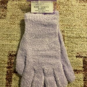 Wright’s Apothecary Skin Softening Aloe Infused Moisturizing Gloves